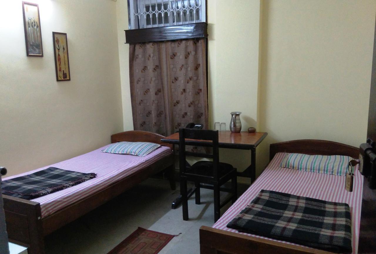 Hotel Prince B Гувахати Екстериор снимка