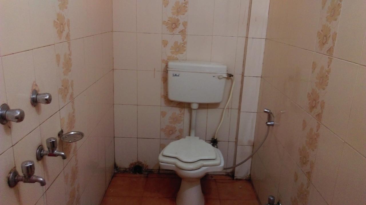 Hotel Prince B Гувахати Екстериор снимка