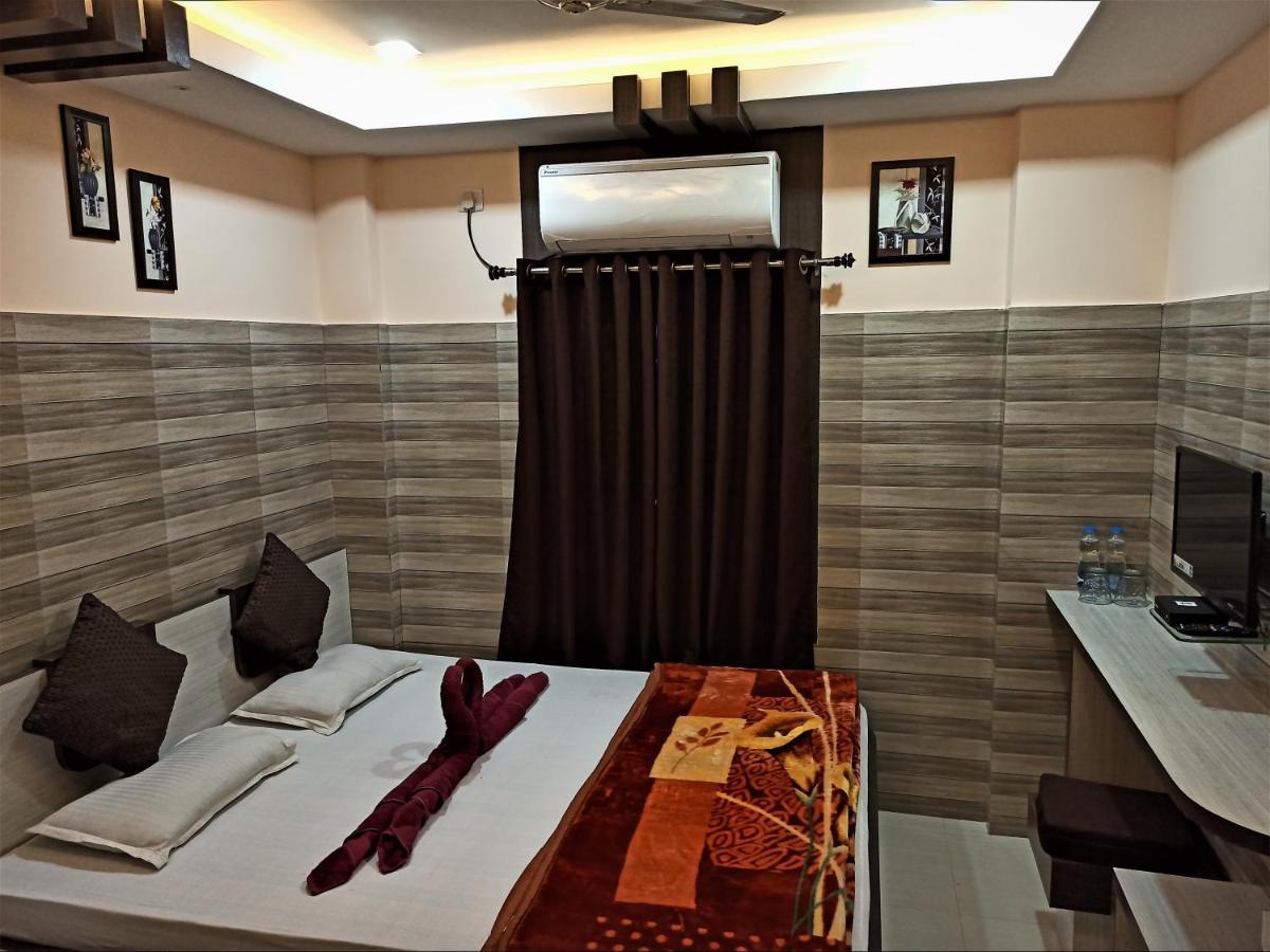 Hotel Prince B Гувахати Екстериор снимка